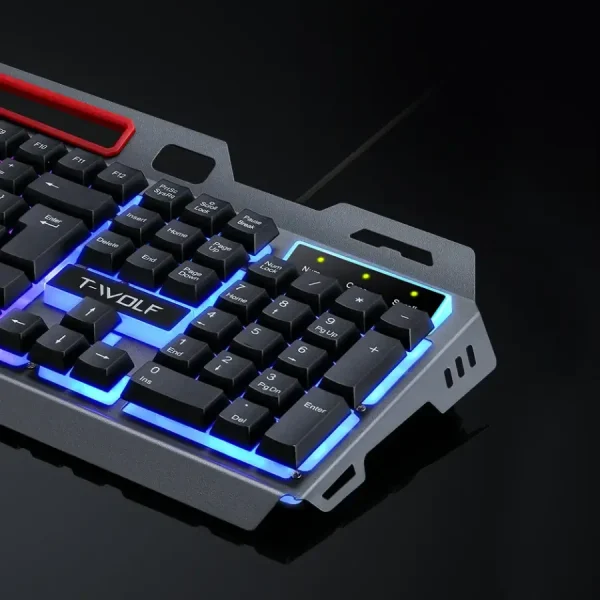 تصميم قريب من لوحة مفاتيح T-WOLF المضيئة، مزودة بإضاءة RGB وأزرار دقيقة للألعاب